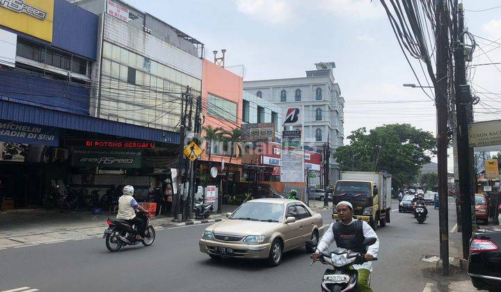 Showroom Jalan Radio Dalam Raya , Gandaria Utara Kebayoran Baru , Jakarta Selatan  2