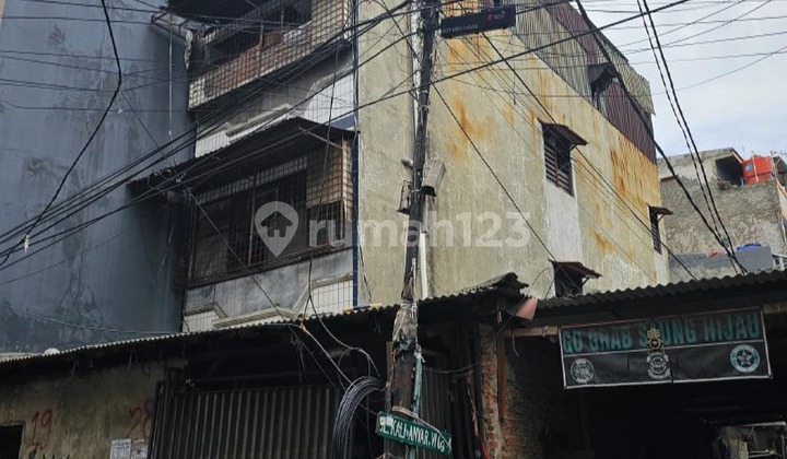 Rumah di Jalan Kali Anyar 6, Tambora, Jakarta Barat 1