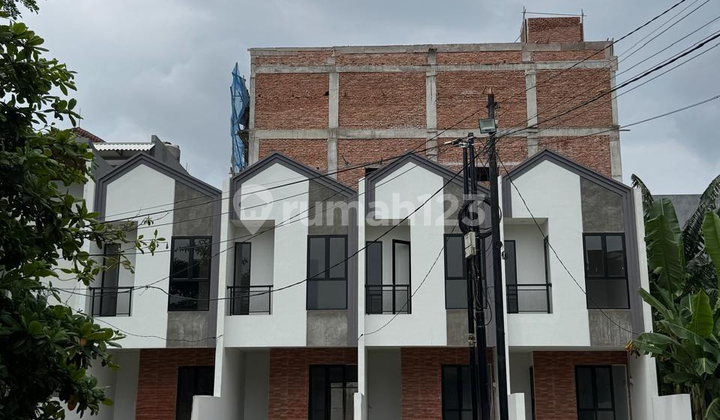 Rumah Baru di Taman Surya 6, Pegadungan - Jakarta Barat 2