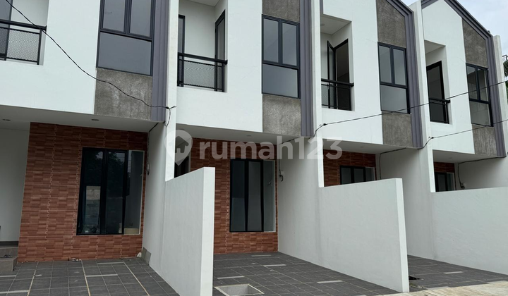 Rumah Baru Posisi Hook di Taman Surya 6, Pegadungan - Jakarta Barat Rumah Baru Posisi Hook di Taman Surya 6, Pegadungan - Jakarta Barat