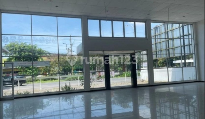 Ex Showroom  2 Lantai di Jalan Raya Jemursari , Surabaya - Jawa Timur 