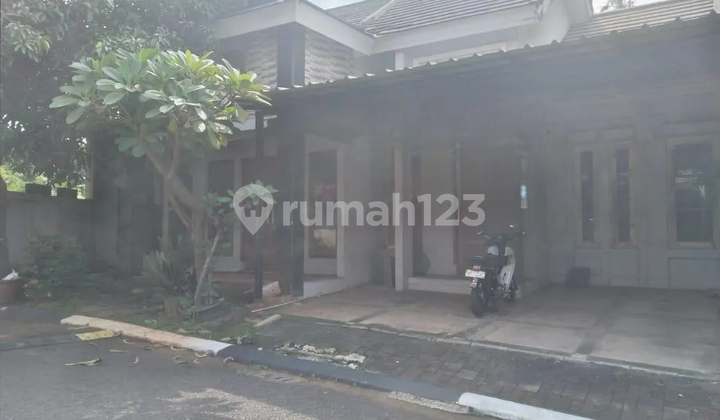 House in the Legenda Wisata Van Gogh Zone Residential Area, Gunung Putri, Bogor Regency, West Java. 2