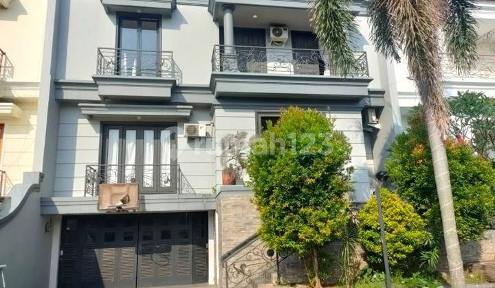 Rumah di Jalan Gang Haji Dayong, Pasar Minggu, Jakarta Selatan