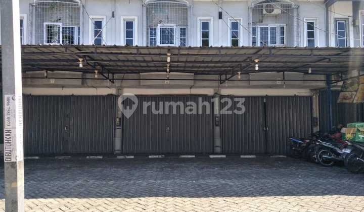 3 Ruko Gandeng di Taman Palem Lestari, Jakarta Barat 