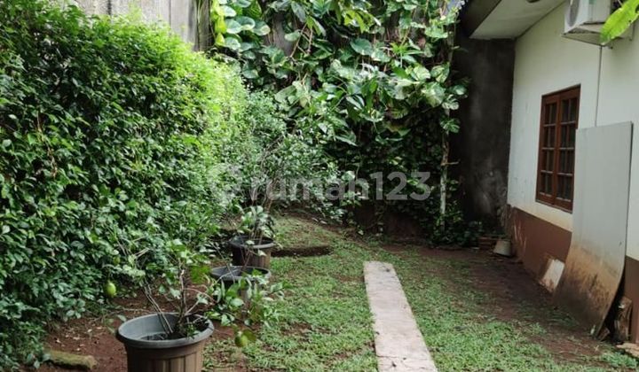 Rumah Menteng Depan Taman 2