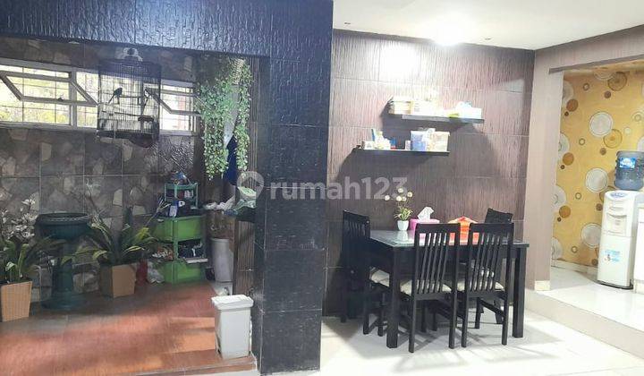 Rumah 2 Lantai + 8 Kamar Kost di Jalan Pintu Air, Sawah Besar, Jakarta Pusat 1