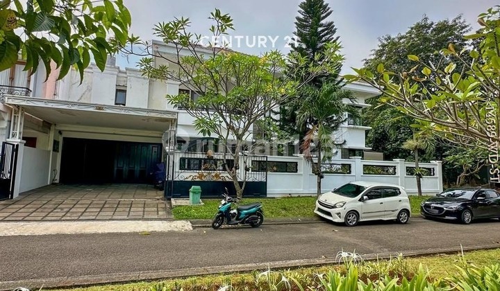 For Sale, Front Garden Hook Position House in Sector 9 Bintaro For Sale, Front Garden Hook Position House in Sector 9 Bintaro