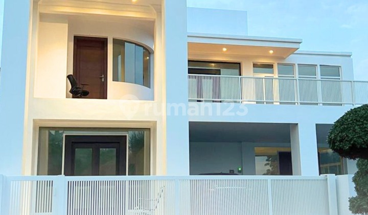 Dijual Rumah Mewah Jl. Stonen 1
