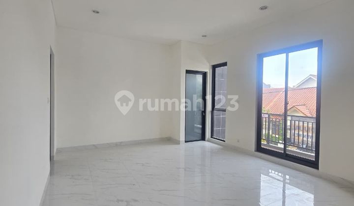 Rumah Cantik di Villa Melati Mas Kondisi Rapih 3 Lantai Siap Huni 2