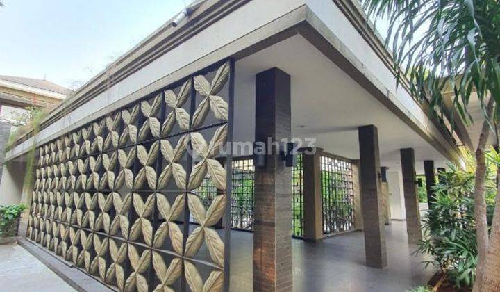 Rumah Model Tropical Modern Dengan Kolam Renang di Permata Hijau Jakarta Selatan  2