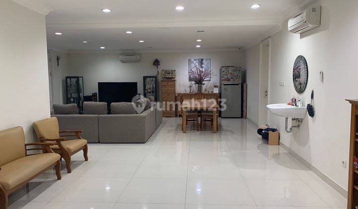 Rumah 3 Lantai Halaman Luas Ada Gazebo di Gading Serpong Pondok Hijau Golf  1