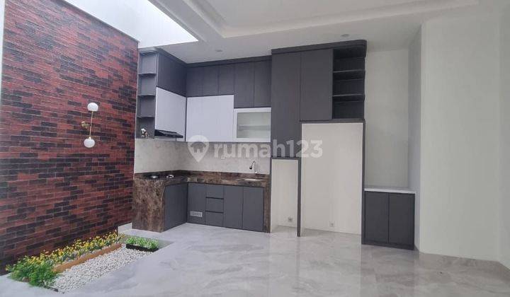 Rumah Baru Minimalist Ada Rooftop di BSD Griya Loka 2