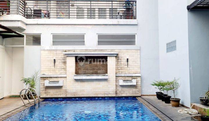 Rumah Bagus Ada Kolam Renang di BSD De Latinos  1