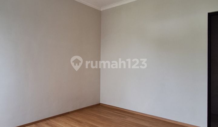 BEAUTIFUL HOUSE AT THE ICON BSD CITY, BRAND NEW CORNER POSITION, READY TO OCCUPY. 2