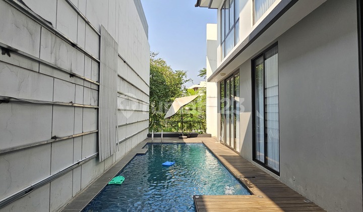 Rumah Mewah di Bsd City Semi Furnish Ada Kolam Renang dan Lift