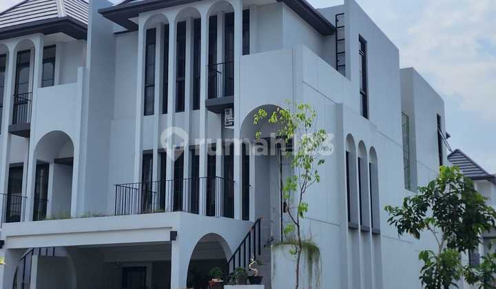 Beautiful House in BSD City Fully Furnished Ready to Occupy Hook Position