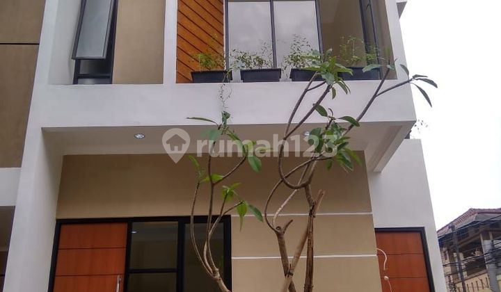 Rumah 2 Lantai Baru Furnished di Kramat Jati Jakarta Timur