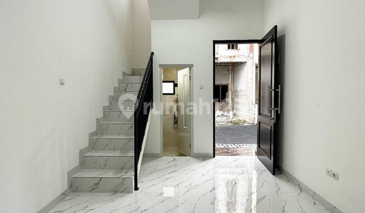 American Classic House in Kramat Jati 10 Minutes to Tb Simatupang 2