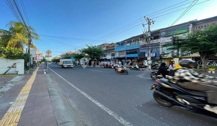 3 Units of 3-Storey Shophouses in a Row in Central Denpasar 2