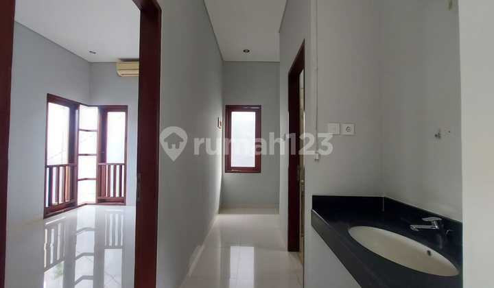 2 Story House for Rent / Sale in Sunset Road Area. 2