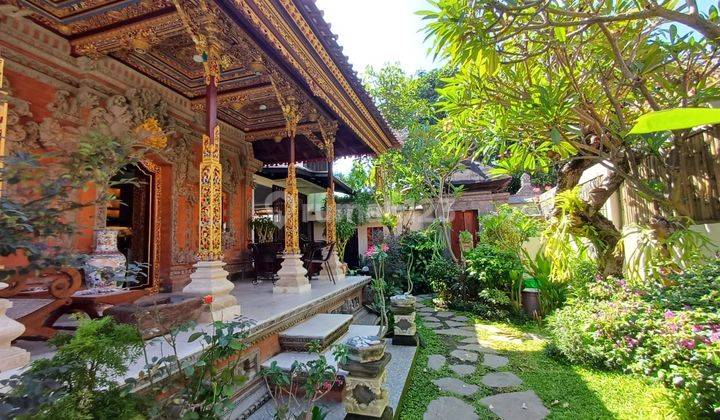 Balinesse & Modern Style Villa At Beachside Sanur 1