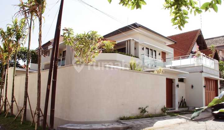 Two-Story Villa with Swimming Pool, Kerobokan North Kuta Two-Story Villa with Swimming Pool, Kerobokan North Kuta