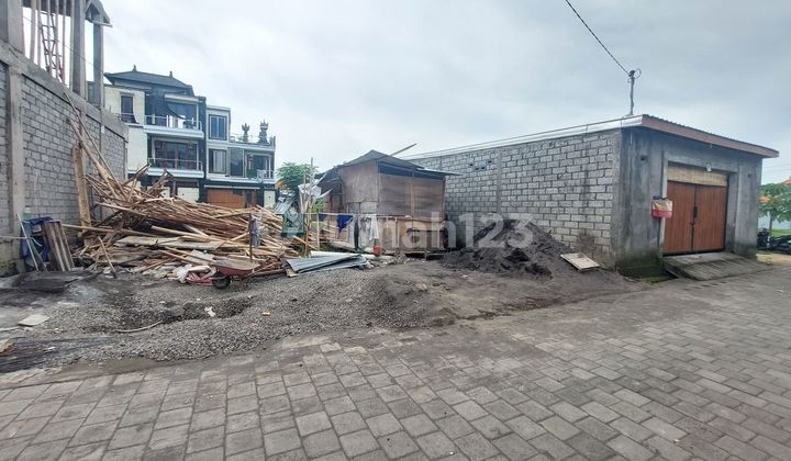Land for Sale 150 m² / 1.5 Are Location in East Gatot Subroto