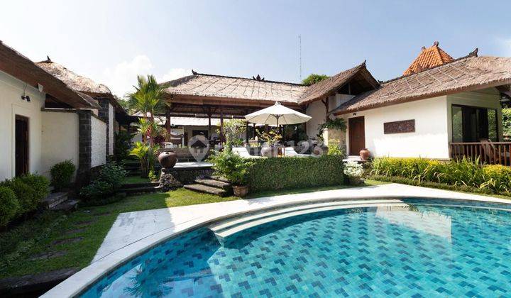 The Villa In Kampoeng Bali Located At Padang Linjong  2