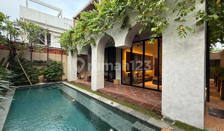 Dijual Modern Villa 4 Beds 1 Mile To The Beach, Seminyak - Oberoi
