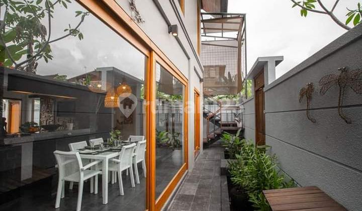 For Sale: Modern Villa with Ricefield View in Central Berawa Canggu For Sale: Modern Villa with Ricefield View in Central Berawa Canggu