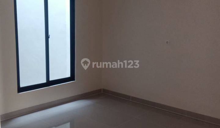 Rumah 2 Lantai Bagus Baru Minimalis Modern di Regency Melati Mas, Tangerang Selatan 2