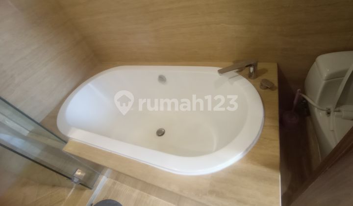 Walking to the office, ... no traffic jam drama. 2