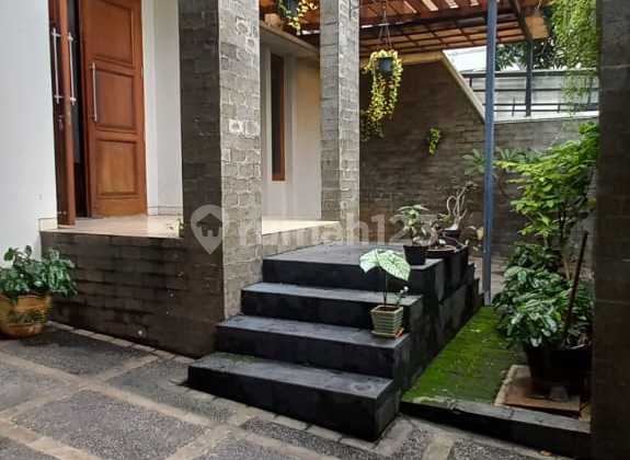 Cool minimalist house in the city center Cool minimalist house in the city center