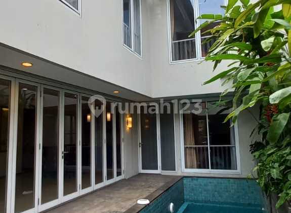 HOUSE IN KEBAYORAN BARU STRATEGIC LOCATION HOUSE IN KEBAYORAN BARU STRATEGIC LOCATION