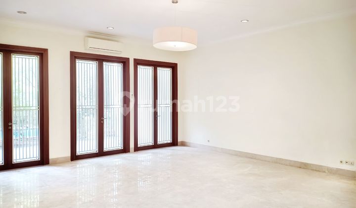 Siap disewakan Rumah asri di Kebayoran Baru Harga Murah    2
