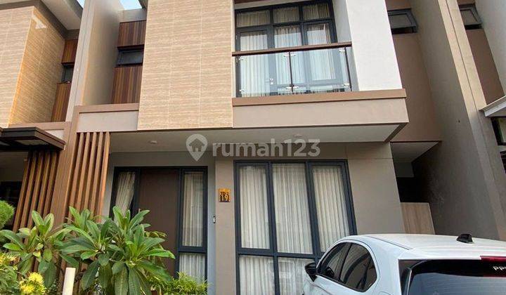 Rumah 2 Lantai di Cluster Neshville Kota Wisata 1