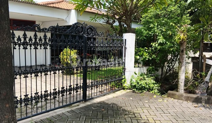 Rumah Terawat Gayungan Strategis Dekat Raya A Yani, Masjid Al Akbar