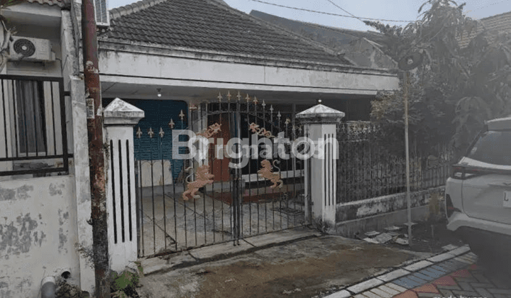 Rumah Hitung Tanah di Baratajaya Kondisi Masih Layak Huni 1