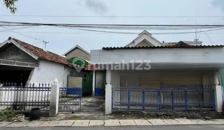 Rumah Lama Raya Jambangan Cocok Komersial Atau Kos Lokasi Strategis Dekat Ketintang, UNESA