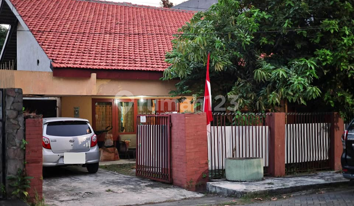 Dijual Rumah Lama Jemursari Utara Terawat Dekat Margorejo Dijual Rumah Lama Jemursari Utara Terawat Dekat Margorejo