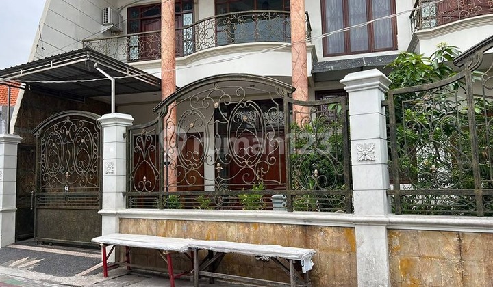 Siwalankerto House Well-Maintained Ready to Occupy One Step to Petra