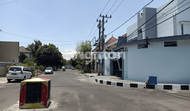 Rumah di Nginden Intan 2 Lantai Bangunan New Bagus Terawat  2