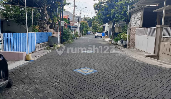 Rumah Terawat Bhaskara Row Jalan 2 Mobil Strategis Dekat Mulyosari, Pakuwon City 2