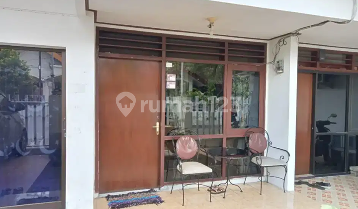 Kutisari Rumah Lama Perlu Renovasi Strategis Dekat Petra 2