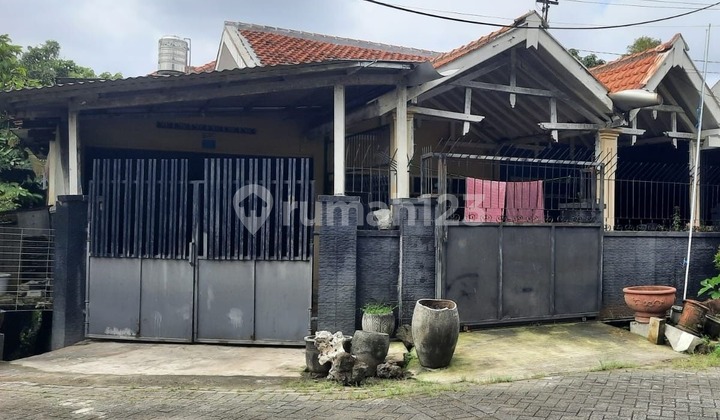 Rumah Tenggilis Terawat Strategis Dekat Ubaya 1