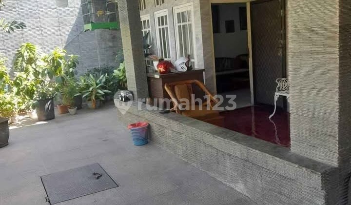 Ready-to-Occupy House in Rungkut Asri, Well-Maintained and Strategically Located Near Merr 2