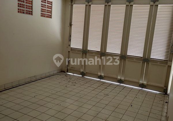 For Sale Hook House on Boulevard Fully Furnished in Danau Bogor Raya 2