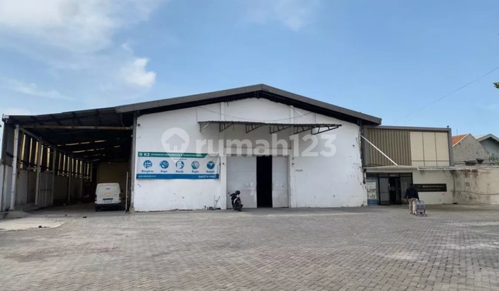 Mastrip Warehouse Karang Pilang, Strategically Located Near Toll Gate.