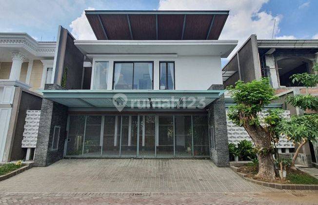 Rumah Pakuwon City Villa Royal Modern Minimalis Ala Villa Bali 1