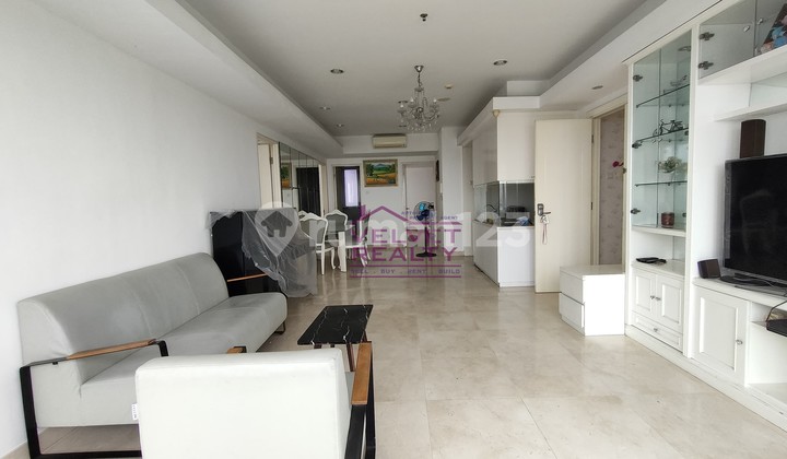 Disewakan Apartemen The Royale Springhill Kemayoran 3+1BR Luas 196m2 #VR1111